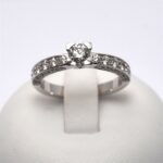 Anello Solitario Icona con Diamante Centrale 0.40ct  e Laterali 0.84ct Giorgio Visconti