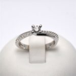 Anello Solitario con Diamante Centrale 0.20ct e sul Gambo  0.06ct Giorgio Visconti