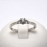 Anello Trilogy Diamanti Centrali 0.25ct e sul Gambo 0.15ct  Giorgio Visconti