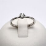 Anello Solitario con Diamante Centrale  0.27ct e Laterali 0.05ct Giorgio Visconti