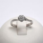 Anello Modello Fiore Centrale 0.04ct e Contorno 0.04ct Gambo Ondulato Giorgio Visconti