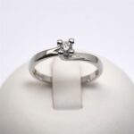 Anello Solitario Valentino con Diamante Centrale 0.14ct Giorgio Visconti