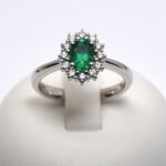 Anello in Oro con Diamanti 0.33ct e Smeraldo 0.72ct Giorgio Visconti