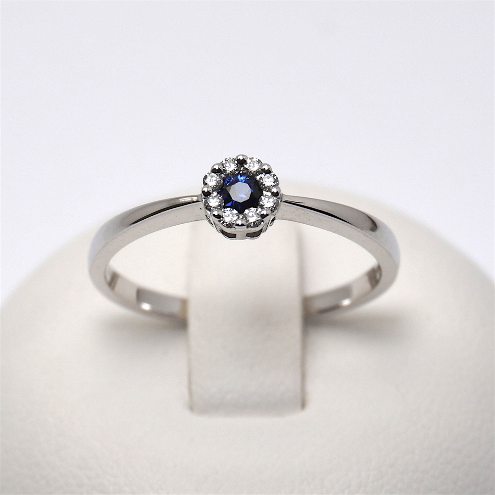 32-zaffiro-blu-anello-oro-bianco-diamanti-giorgio-visconti-ab-preziosi-balzano-gioielleria-bari-ABX15041Z.jpg Anello Oro Zaffiro Blu 0.10ct con Diamanti 0.07ct Giorgio Visconti - immagine 1