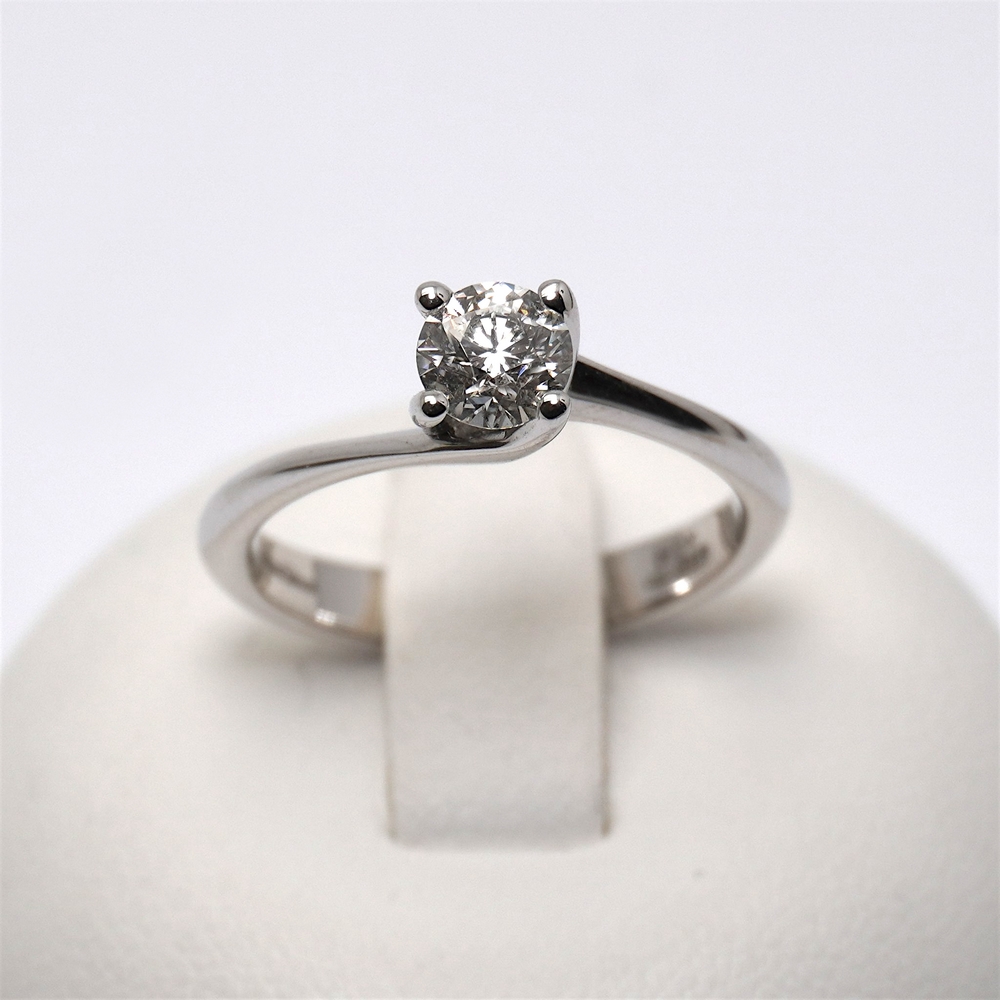 69-anello-solitario-diamante-oro-bianco-giorgio-visconti-prezzo-gioielleria-bari-ab-preziosi-balzano-AB16604G.jpg Anello Solitario Valentino in Oro e Diamante 0.52ct con Certificato GIA Giorgio Visconti - immagine 1