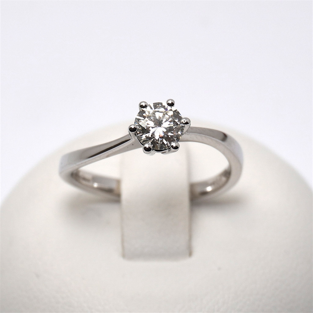 73-anello-solitario-diamante-prezzo-oro-bianco-giorgio-visconti-proposta-matrimonio-ab-preziosi-balzano-gioielleria-bari-AB16602G.jpg Anello Solitario in Oro e Diamante 0.54ct con Certificato GIA Giorgio Visconti - immagine 1