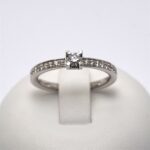 Anello Solitario IoLuce in Oro e Diamanti C 0.10ct  e Laterali 0.17ct Giorgio Visconti