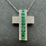 Girocollo Croce Pavè di Diamanti e Smeraldi Giorgio Visconti