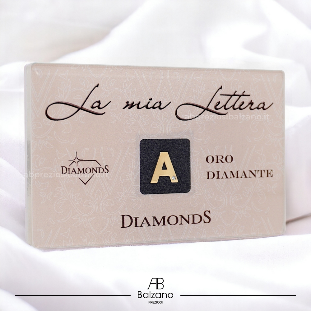 blister-lettera-iniziale-in-oro-18kt-e-diamante-idea-regalo-comunione-battesimo-cresima-prezzi-ab-preziosi-balzano.jpg Blister Lettera Iniziale in Oro Giallo 18kt e Diamante - Diamonds - immagine 1