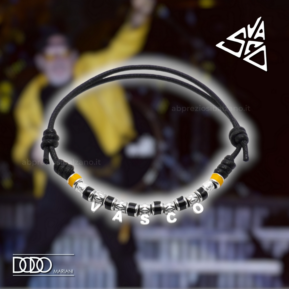 bracciale-vasco-rossi-gadget-supervissuto-in-argento-dodo-mariani-fan-club-ab-preziosi-balzano.jpg Bracciale VASCO ROSSI in Cotone Cerato e Conchiglie in Argento 925 Dodo Mariani - immagine 1